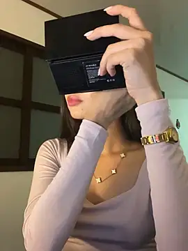 Coralinee 01 online show from 05/16/26, 11:25