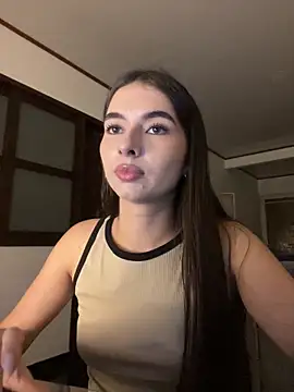 Coralinee 01 online show from 05/24/26, 12:59
