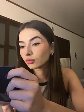 Coralinee 01 online show from 06/04/26, 01:00