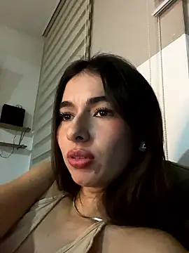 Coralinee 01 online show from 06/08/26, 01:28