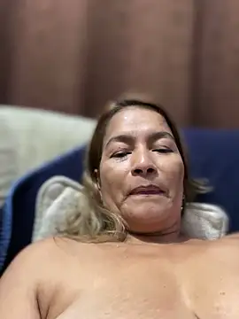 Snapshot of Jlo_69 chatting on 02/02/25, 01:34 Jlo 69 online show from 02/02/25, 01:34