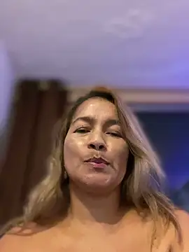 Snapshot of Jlo_69 chatting on 02/04/25, 04:37 Jlo 69 online show from 02/04/25, 04:37