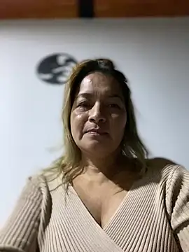 Snapshot of Jlo_69 chatting on 03/21/25, 02:28 Jlo 69 online show from 03/21/25, 02:28