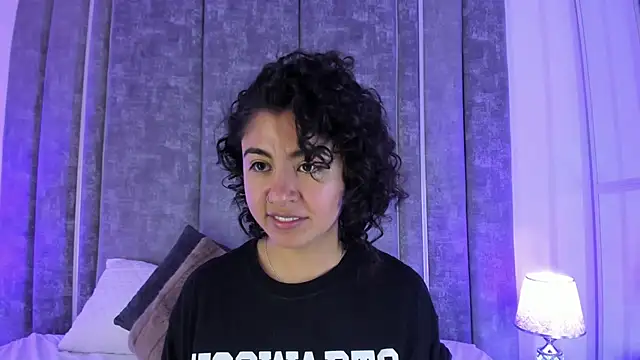 Snapshot of Amareto_ chatting on 02/21/25, 12:17 Amareto online show from 02/21/25, 12:17