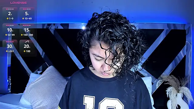 Snapshot of Amareto_ chatting on 02/27/25, 11:52 Amareto online show from 02/27/25, 11:52