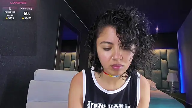 Snapshot of Amareto_ chatting on 03/01/25, 10:34 Amareto online show from 03/01/25, 10:34