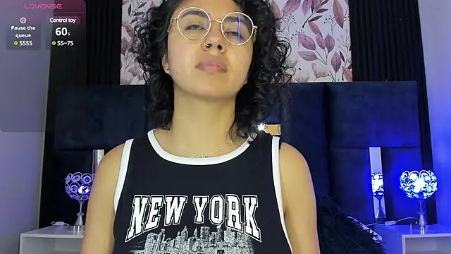 Snapshot of Amareto_ chatting on 03/15/25, 04:43 Amareto online show from 03/15/25, 04:43