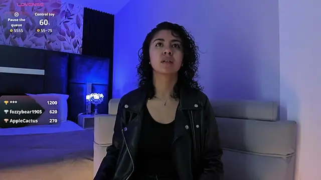 Snapshot of Amareto_ chatting on 10/04/25, 11:52 Amareto online show from 10/04/25, 11:52