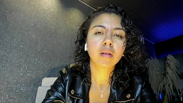 Snapshot of Amareto_ chatting on 10/12/25, 12:04 Amareto online show from 10/12/25, 12:04