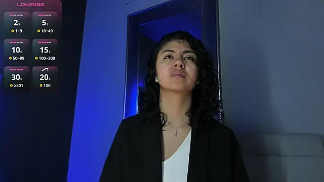 Snapshot of Amareto_ chatting on 11/08/25, 11:43 Amareto online show from 11/08/25, 11:43