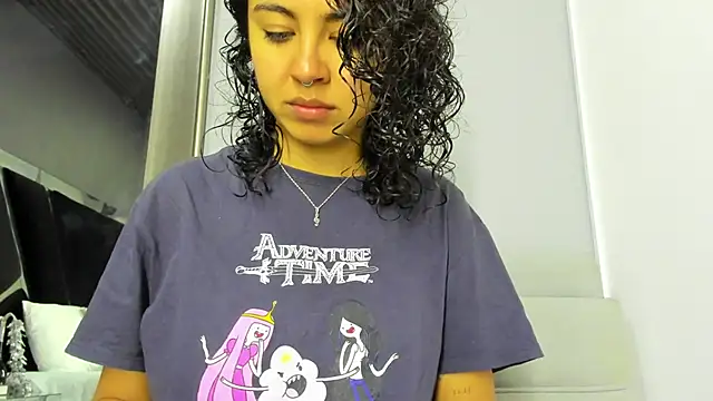 Snapshot of Amareto_ chatting on 11/10/25, 01:43 Amareto online show from 11/10/25, 01:43