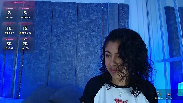 Snapshot of Amareto_ chatting on 11/13/25, 12:37 Amareto online show from 11/13/25, 12:37