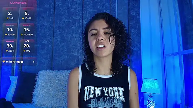 Snapshot of Amareto_ chatting on 11/17/25, 12:11 Amareto online show from 11/17/25, 12:11