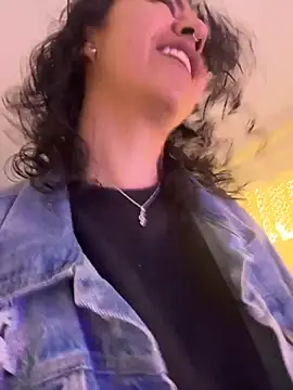 Snapshot of Amareto_ chatting on 11/21/25, 10:36 Amareto online show from 11/21/25, 10:36