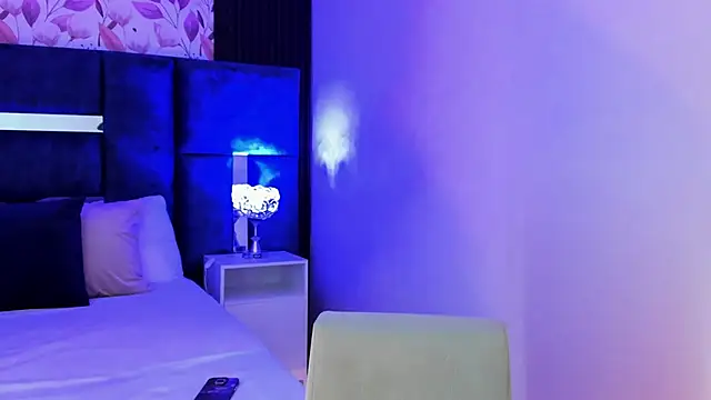 Snapshot of Amareto_ chatting on 11/23/25, 11:43 Amareto online show from 11/23/25, 11:43