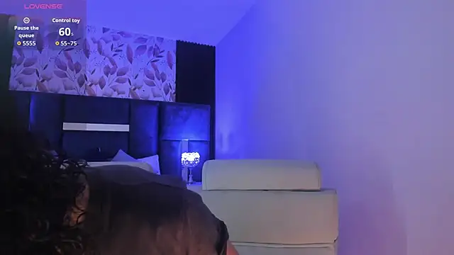 Snapshot of Amareto_ chatting on 11/27/25, 12:18 Amareto online show from 11/27/25, 12:18