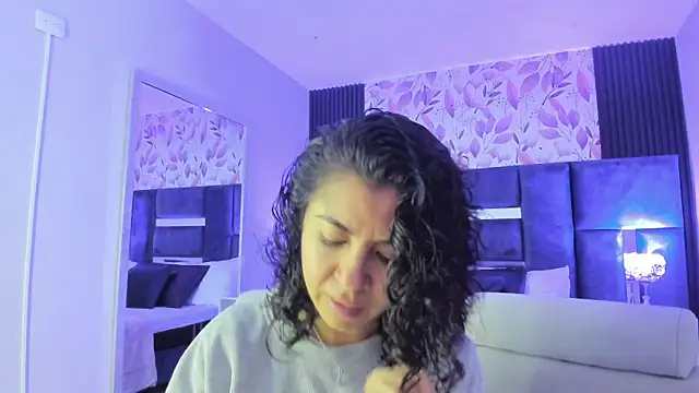 Snapshot of Amareto_ chatting on 12/04/25, 12:25 Amareto online show from 12/04/25, 12:25