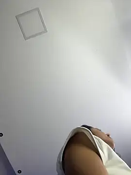 Snapshot of Amareto_ chatting on 12/20/25, 10:44 Amareto online show from 12/20/25, 10:44