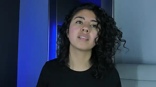 Snapshot of Amareto_ chatting on 01/17/26, 06:44 Amareto online show from 01/17/26, 06:44