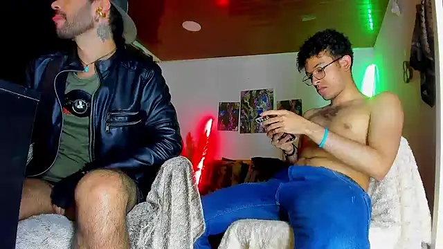 LatinMilk  online show from 03/25/26, 03:34