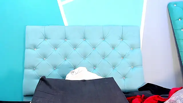 AlondraFerri1 online show from 01/28/25, 09:41