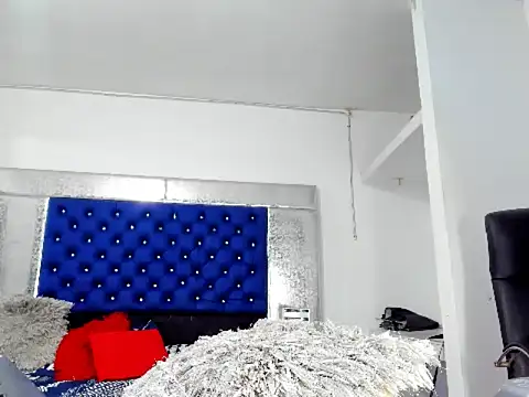 Snapshot of MistressOriana chatting on 12/28/24, 03:37 MistressOriana online show from 12/28/24, 03:37