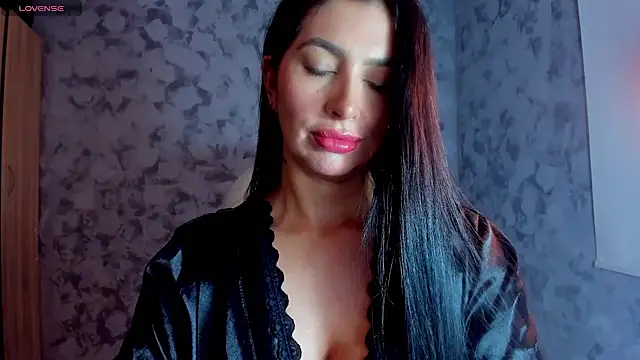 Snapshot of temptation_sweet chatting on 03/07/25, 01:31 temptation sweet online show from 03/07/25, 01:31