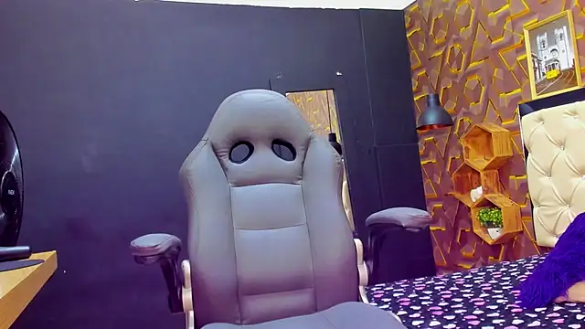 deyy madissonn online show from 12/19/24, 07:29