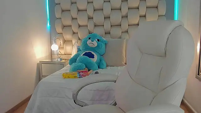 Snapshot of Helleamazing chatting on 01/12/25, 06:39 Helleamazing online show from 01/12/25, 06:39