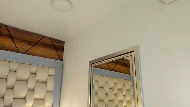 Snapshot of Helleamazing chatting on 09/12/25, 04:56 Helleamazing online show from 09/12/25, 04:56