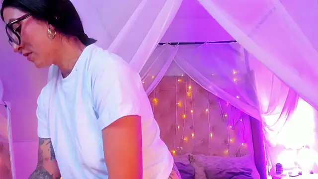 kira moon   online show from 02/24/25, 08:25