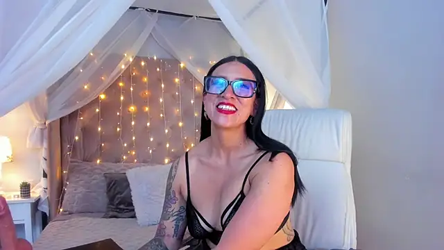 kira moon   online show from 03/13/25, 08:32