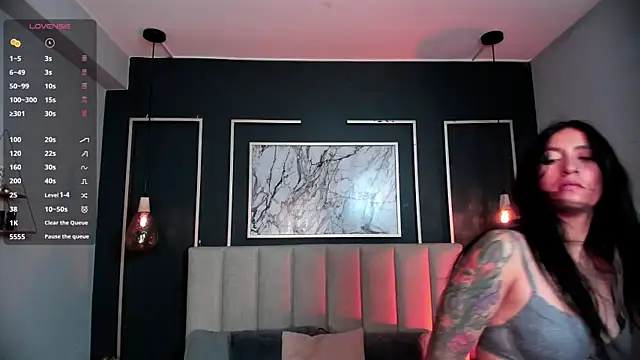 kira moon   online show from 10/06/25, 09:12