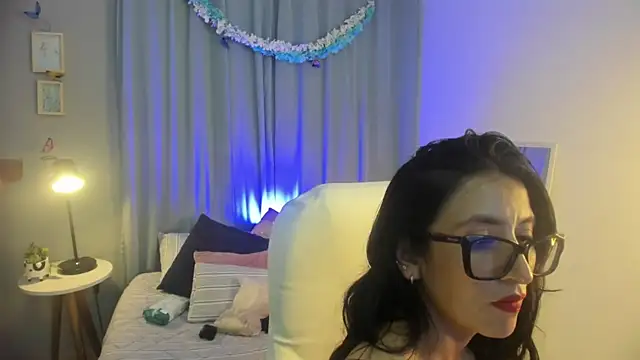 kira moon   online show from 04/08/26, 09:04