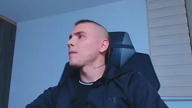 JordanThompson  online show from 10/01/25, 05:02