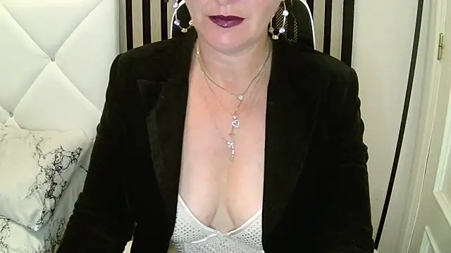 xxNoeliaxx online show from 12/18/25, 07:47