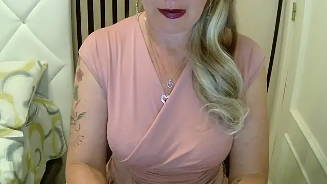 xxNoeliaxx online show from 03/03/26, 08:20