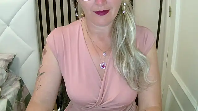 xxNoeliaxx online show from 03/24/26, 07:57