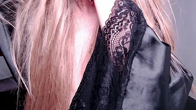 caarlywhitee online show from 03/21/26, 10:02