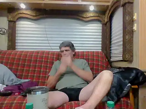 Snapshot of lateniter chatting on 11/28/25, 02:25 lateniter online show from 11/28/25, 02:25