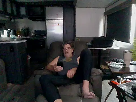 Snapshot of lateniter chatting on 12/18/25, 02:56 lateniter online show from 12/18/25, 02:56