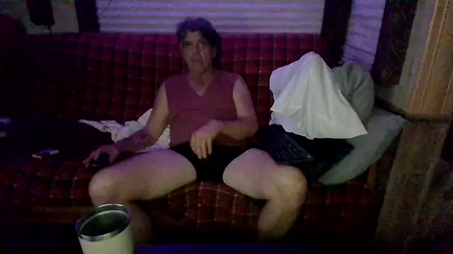 Snapshot of lateniter chatting on 12/21/25, 08:21 lateniter online show from 12/21/25, 08:21