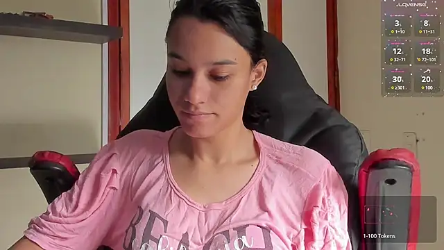 Snapshot of SamanthaWatson chatting on 12/25/24, 02:02 SamanthaWatson online show from 12/25/24, 02:02