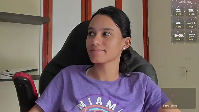 Snapshot of SamanthaWatson chatting on 01/10/25, 04:30 SamanthaWatson online show from 01/10/25, 04:30
