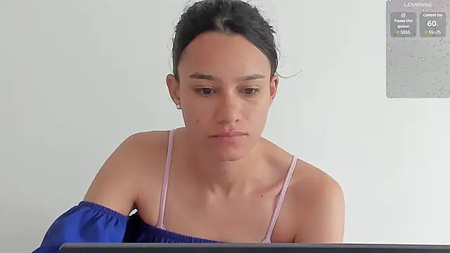 Snapshot of SamanthaWatson chatting on 02/05/25, 02:05 SamanthaWatson online show from 02/05/25, 02:05