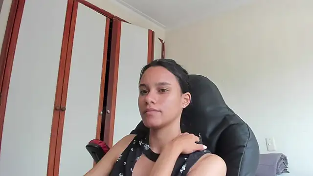 Snapshot of SamanthaWatson chatting on 03/15/25, 05:26 SamanthaWatson online show from 03/15/25, 05:26