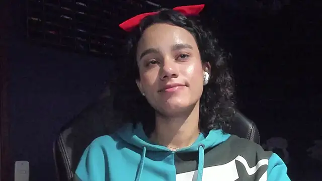 Snapshot of SamanthaWatson chatting on 03/23/25, 04:38 SamanthaWatson online show from 03/23/25, 04:38