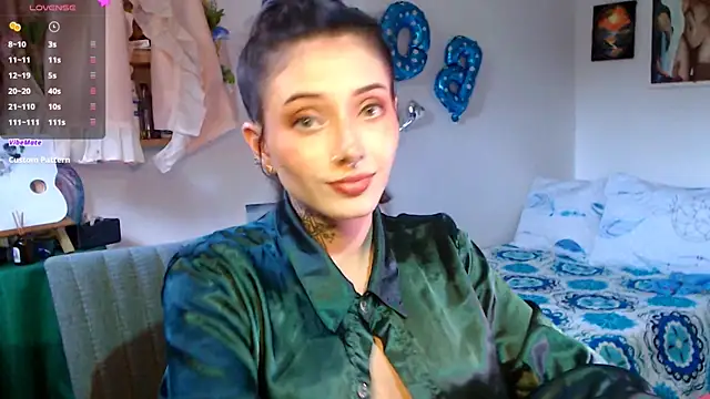 LiliJones  online show from 05/06/26, 10:26