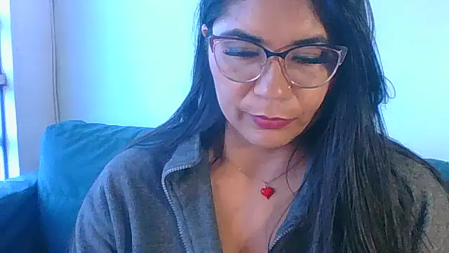 Snapshot of Luna_Dumont chatting on 03/08/26, 03:38 Luna Dumont online show from 03/08/26, 03:38