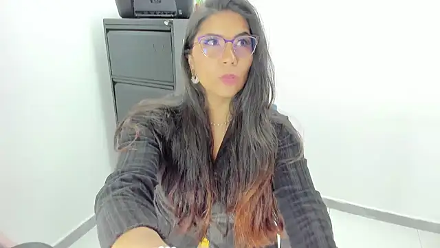 Luna Dumont online show from 05/11/26, 01:39